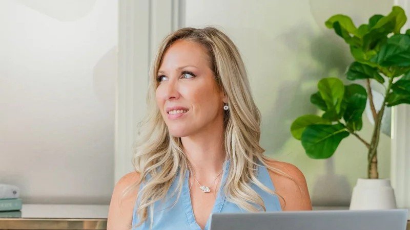 Naomi Zee, Corporate Consultant and Author